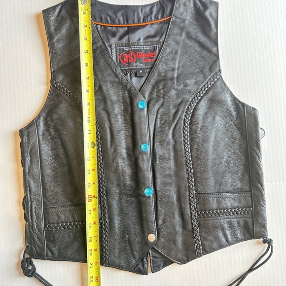 Women's Braided Leather Vest - Picture 7 of 16